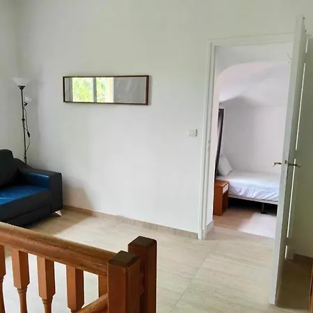 Vakantiehuis Superb House With Pool In Saint-raphael