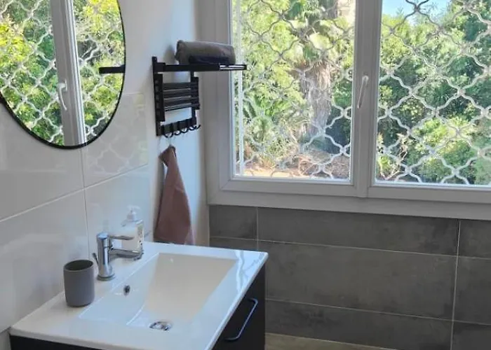 Dom wakacyjny Superb House With Pool In Saint-raphael Saint-Raphaël