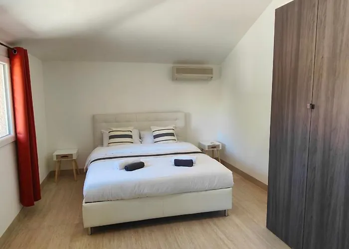 Dom wakacyjny Superb House With Pool In Saint-raphael Saint-Raphaël