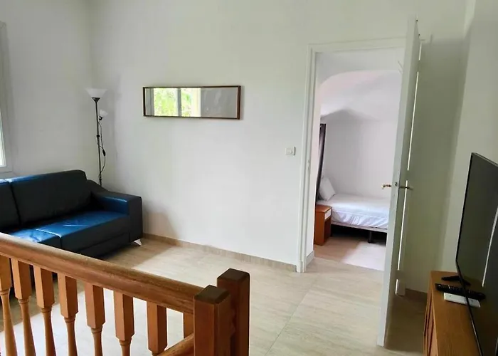 Dom wakacyjny Superb House With Pool In Saint-raphael